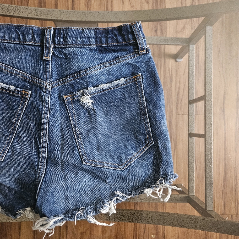 A&F High Rise Mom Short Jeans - Picture 5 of 5